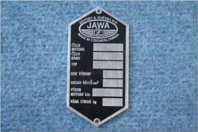 štítek typový ( Kývačka ) logo Jawa-ČZ / 85x45  (011256)